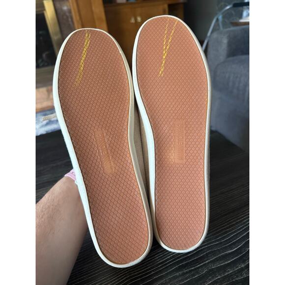 NWOT Minnetonka Women's Kilty Hardsole in Stone Sz. 11 - Picture 3 of 8